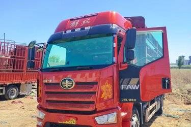 二手一汽解放 J6L中卡 尊享版 260马力 4X2 6.75米仓栅式载货车(国六) 单桥 大柴二手载货车 黄牌图片