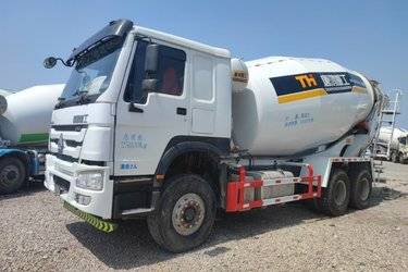 二手中国重汽 HOWO 380马力 6X4 4.15方混凝土搅拌车(国五) 后八轮 中国重汽二手搅拌车图片