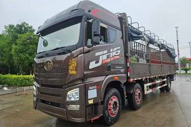 二手青岛解放 JH6重卡 320马力 6X2 9.5米仓栅式载货车(国五) 前四后四 锡柴二手载货车 黄牌图片