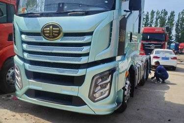 二手一汽解放 J6V重卡 领航版 620马力 6X4 AMT自动档牵引车(液缓)(国六) 双驱 锡柴二手牵引车 黄牌
