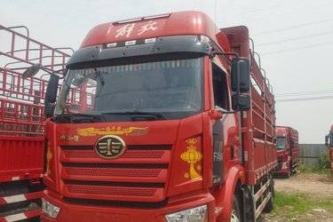 二手一汽解放 J6L中卡 尊享版 绿通 260马力 4X2 6.75米仓栅式载货车(国六) 单桥 大柴二手载货车 黄牌