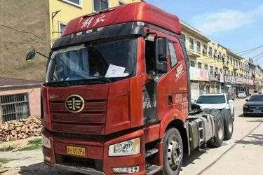 二手一汽解放 新J6P重卡 领航版3.0 560马力 6X4牵引车(国六) 双驱 锡柴二手牵引车 黄牌