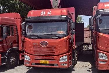 二手青岛解放 JH6重卡 460马力 8X4 9.5米厢式载货车(国六)(平地板)(国六) 前四后八 锡柴二手载货车 黄牌图片