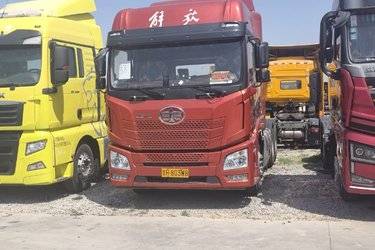 二手青岛解放 JH6重卡 卓越版2.0 460马力 6X4牵引车(国五) 双驱 潍柴二手牵引车 黄牌
