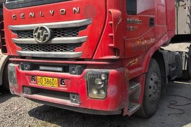 二手上汽红岩 杰狮C500重卡 轻量化版 560马力 6X4牵引车(国五) 双驱 上菲红二手牵引车 黄牌图片
