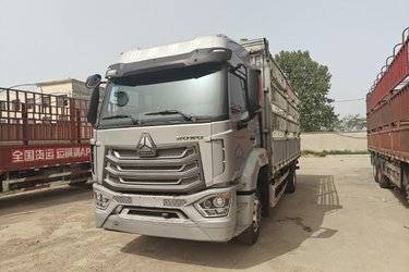 二手中国重汽 豪沃N5W中卡 220马力 4X2 6.75米仓栅式载货车(国六) 单桥 潍柴二手载货车 黄牌