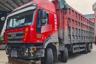 二手上汽红岩 杰狮C500重卡 超重载版 520马力 8X4 8.6米自卸车(国五) 前四后八 上菲红二手自卸车 黄牌