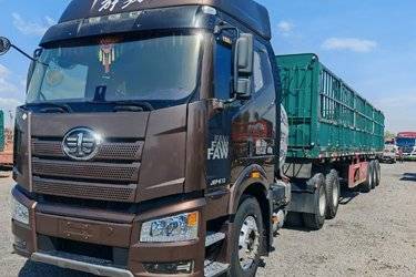 二手一汽解放 J6P重卡 经典版 510马力 6X4 LNG牵引车(国六) 双驱 锡柴二手牵引车 黄牌图片