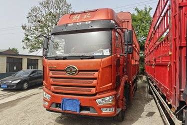 二手一汽解放 J6L中卡 尊享版 260马力 4X2 6.75米仓栅式载货车(国六) 单桥 锡柴二手载货车 黄牌