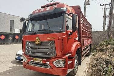 二手中国重汽 豪沃NX中卡 270马力 4X2 6.75米仓栅式载货车(国六) 单桥 曼二手载货车 黄牌