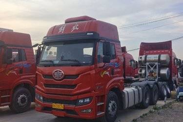 二手青岛解放 悍VH重卡 460马力 6X4牵引车(国五) 双驱 潍柴二手牵引车 黄牌图片