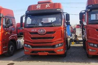 二手青岛解放 悍V重卡 2.0版 四季款 460马力 6X4 牵引车(国六) 双驱 潍柴二手牵引车 黄牌图片