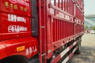 二手一汽解放 J6L中卡 精英版 260马力 4X2 6.75米仓栅式载货车(国六) 单桥 锡柴二手载货车 黄牌
