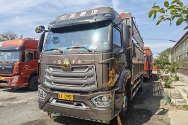 二手中国重汽 豪沃NX中卡 270马力 4X2 6.75米仓栅式载货车(国六) 单桥 曼二手载货车 黄牌