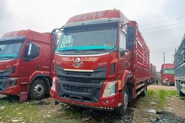 二手东风柳汽 乘龙H5中卡 240马力 4X2 6.8米仓栅式载货车(153后桥)(国五) 单桥 玉柴二手载货车 黄牌图片