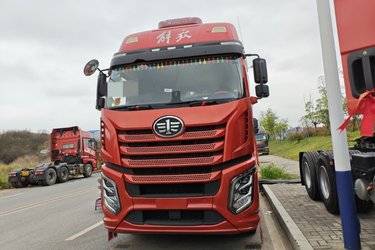 二手一汽解放 J6V重卡 质惠版 520马力 6X4 牵引车(液缓)(国六) 双驱 锡柴二手牵引车 黄牌图片