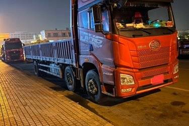 二手青岛解放 JH6重卡 卓越版2.0 240马力 6X2 9.5米栏板载货车(国五) 前四后四 大柴二手载货车 黄牌图片