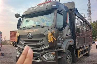 二手中国重汽 豪瀚N5G中卡 240马力 4X2 6.75米仓栅式载货车(国五) 单桥 潍柴二手载货车 黄牌