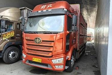 二手一汽解放 J6L中卡 精英版 240马力 4X2 6.75米仓栅式载货车(国五) 单桥 锡柴二手载货车 黄牌