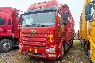 二手一汽解放 J6L中卡 精英版 240马力 4X2 6.75米仓栅式载货车(国五) 单桥 锡柴二手载货车 黄牌