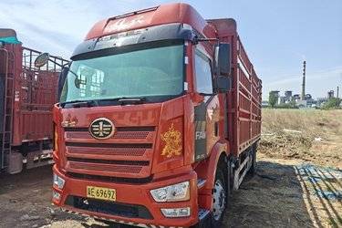 二手一汽解放 J6L中卡 尊享版 260马力 4X2 6.75米仓栅式载货车(国六) 单桥 锡柴二手载货车 黄牌
