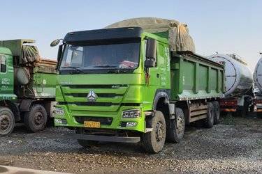 二手中国重汽 HOWO重卡 440马力 8X4 7.8米自卸车(国五) 前四后八 中国重汽二手自卸车 黄牌图片
