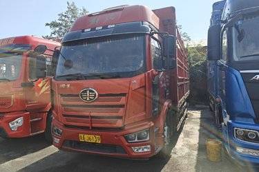 二手一汽解放 J6L中卡 精英版 240马力 4X2 6.75米仓栅式载货车(国五) 单桥 锡柴二手载货车 黄牌