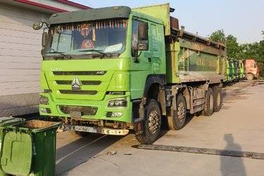 二手中国重汽 HOWO重卡 440马力 6X4 6.8米自卸车(国五) 后八轮 中国重汽二手自卸车 黄牌图片