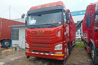 二手青岛解放 JH6重卡 领航版2.0 350马力 8X4 8.2米仓栅式载货车(435升级冲焊桥)(国五) 前四后八 锡柴二手载货车 黄牌图片