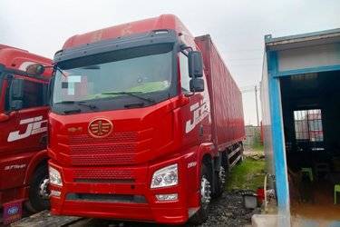 二手青岛解放 JH6重卡 290马力 6X2 9.4米厢式载货车(国五) 前四后四 锡柴二手载货车 黄牌