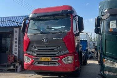 二手中国重汽 豪沃N7W重卡 340马力 4X2牵引车(国五) 单桥 潍柴二手牵引车 黄牌