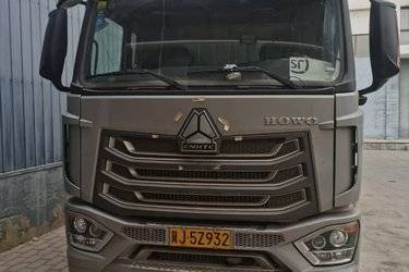 二手中国重汽 豪沃N5W中卡 220马力 4X2 6.7米仓栅式载货车(国六) 单桥 潍柴二手载货车 黄牌图片
