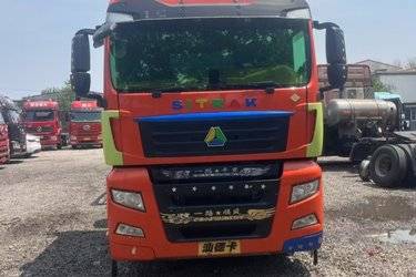 二手中国重汽 汕德卡SITRAK G7重卡 440马力 6X4 LNG牵引车(国六) 双驱 曼二手牵引车 黄牌