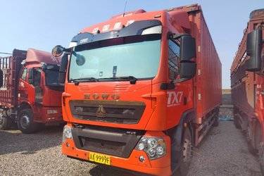 二手中国重汽 HOWO TX 290马力 4X2 9.6米厢式载货车(国六) 单桥 曼二手载货车 黄牌