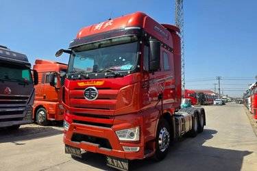二手一汽解放 J7重卡 620马力 6X4 AMT自动挡牵引车(带液缓)(国六) 双驱 锡柴二手牵引车 黄牌图片