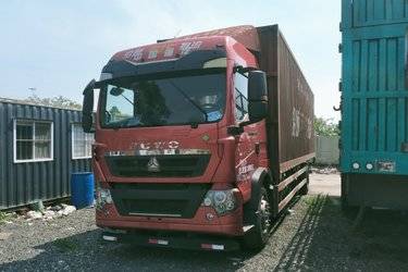 二手中国重汽 HOWO TX 290马力 4X2 9.52米LNG厢式载货车(国六) 单桥 曼二手载货车 黄牌