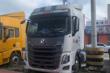 东风柳汽 乘龙H7重卡 480马力 4X2牵引车(液缓)(国六) 单桥 潍柴二手牵引车 黄牌