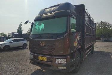 二手一汽解放 J6L中卡 领航版 绿通款 240马力 4X2 6.75米仓栅式载货车(国五) 单桥 锡柴二手载货车 黄牌