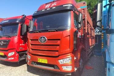 二手一汽解放 J6L中卡 精英版 240马力 4X2 6.75米仓栅式载货车(国五) 单桥 锡柴二手载货车 黄牌