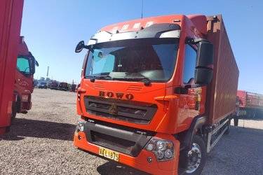 二手中国重汽 HOWO TX7 270马力 4X2 9.6米AMT自动档厢式载货车(国六) 单桥 曼二手载货车 黄牌