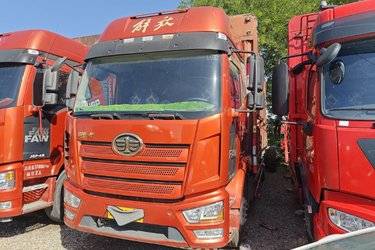 二手一汽解放 J6L中卡 精英版 240马力 4X2 6.75米仓栅式载货车(国五) 单桥 锡柴二手载货车 黄牌