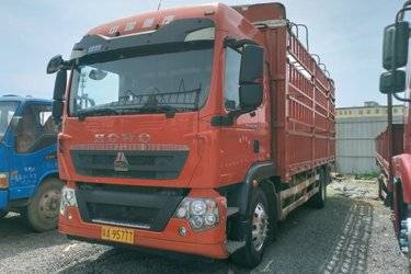 二手中国重汽 HOWO TX 220马力 4X2 6.75米仓栅式载货车(国六) 单桥 潍柴二手载货车 黄牌