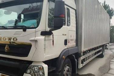 二手中国重汽 豪沃NX中卡 290马力 4X2 9.65米厢式载货车(国六) 单桥 曼二手载货车 黄牌