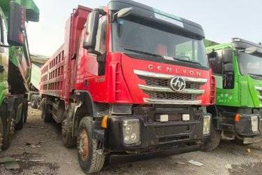 二手上汽红岩 杰狮C500重卡 430马力 8X4 8米自卸车(国五) 前四后八 上菲红二手自卸车 黄牌图片