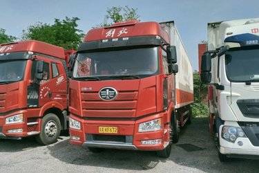二手一汽解放 新J6P重卡 320马力 6X2 9.6米厢式载货车(国六) 前四后四 锡柴二手载货车 黄牌图片