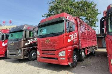 二手青岛解放 JH6重卡 460马力 8X4 9.5米仓栅式载货车(国五) 前四后八 锡柴二手载货车 黄牌