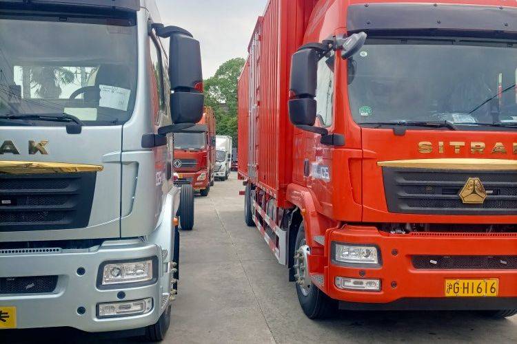 二手重汽汕德卡 290马力 载货车