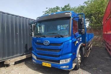 二手青岛解放 龙V2.0 220马力 4X2 6.7米栏板载货车(国六) 单桥 锡柴二手载货车 黄牌