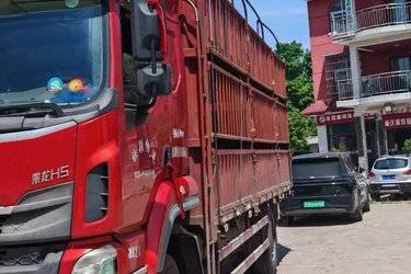 二手东风柳汽 乘龙H5中卡 240马力 4X2 6.8米仓栅式载货车(国五) 单桥 东风二手载货车 黄牌