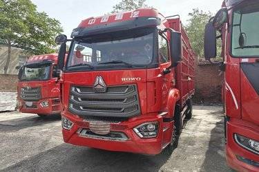 二手中国重汽 豪沃N5W中卡 220马力 4X2 6.75米仓栅式载货车(国六) 单桥 潍柴二手载货车 黄牌